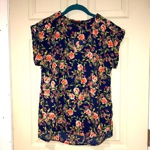 Sweet Rain floral blouse medium M